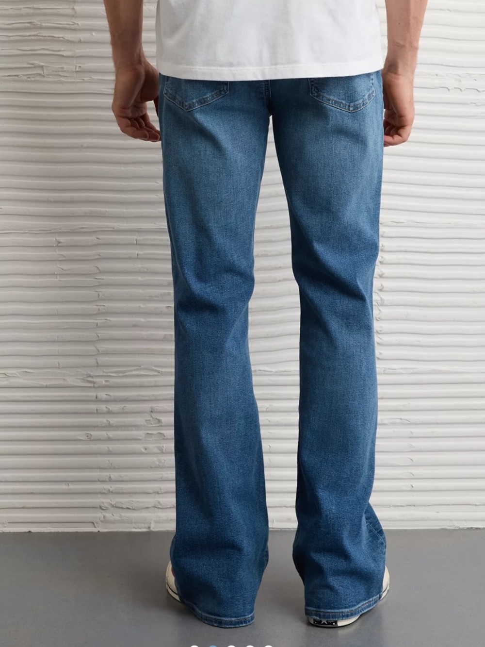 Men's Relaxed Fit Blue Jeans - Picture 3 of 9